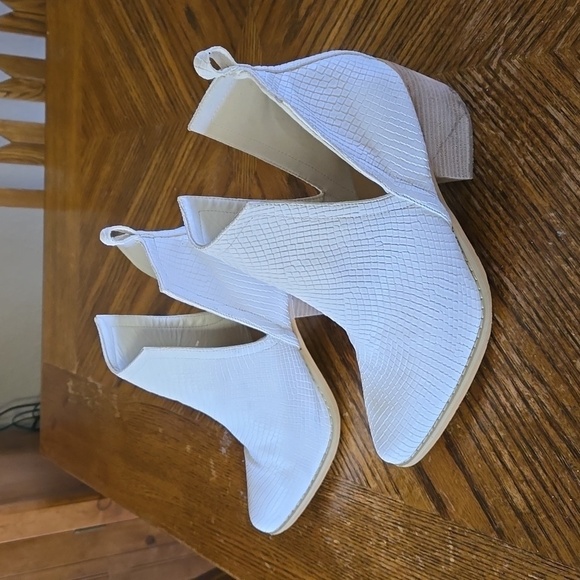 ARIDER GIRL SOUTHWEST ANKLE BOOTS - Picture 1 of 11